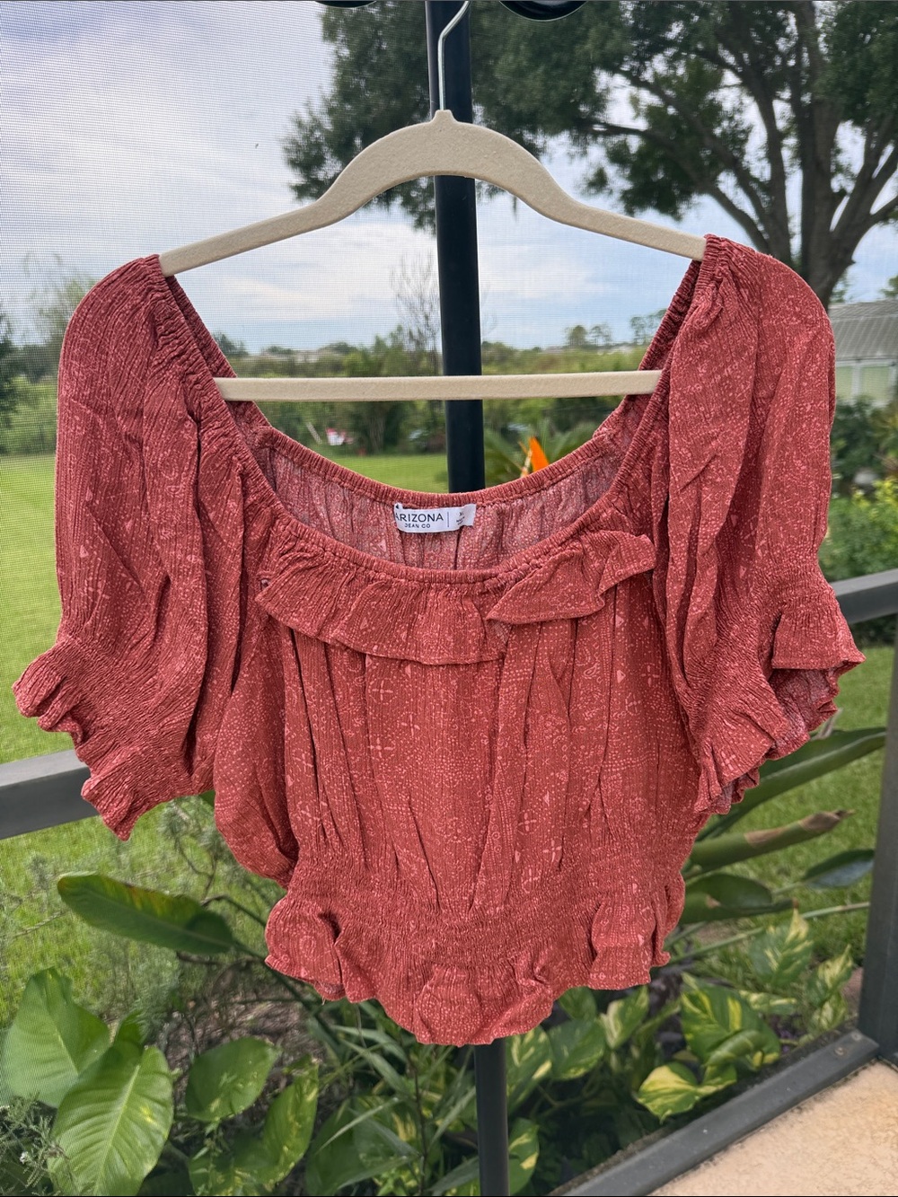 Arizona Jean Company Rusty Rose Smocked Crop Peasant Top